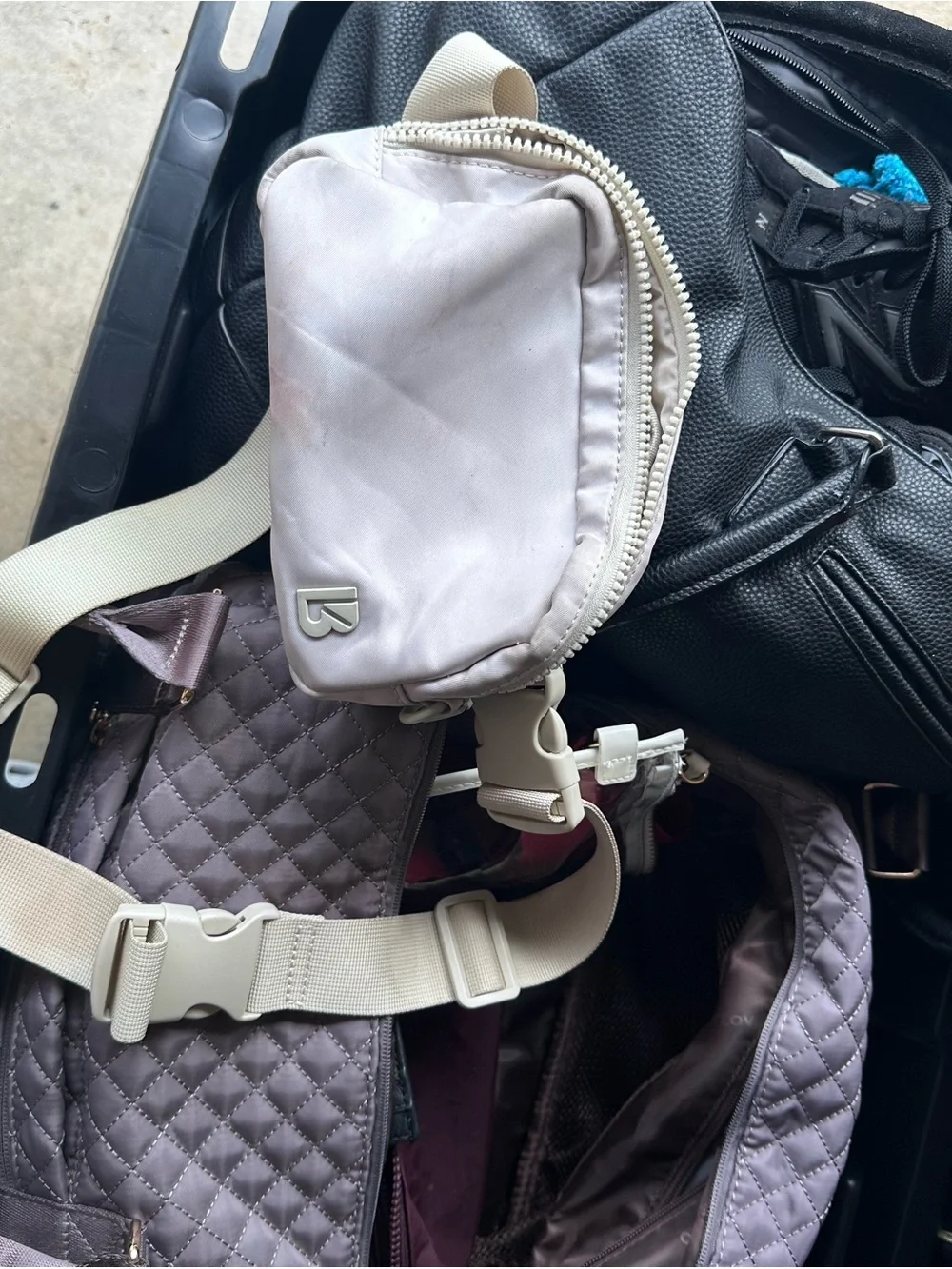 Crossbody/Fanny Packs - Picture 7 of 9